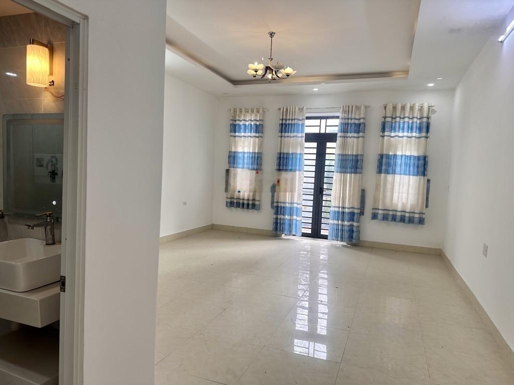 Bán siêu phẩm 3 tầng mới - hoàn công- 100m2(5x20) -nhỉnh 5 tỷ -đường 12m+ vỉa hè -khu nhà ở an phú.