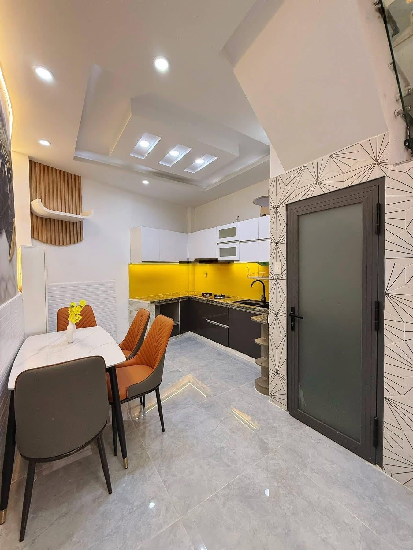 Chính chủ gửi bán trước Tết - Nguyễn Thị Thập gần Lotte Him Lam Quận 7, nhà 3 tầng 4 phòng ngủ