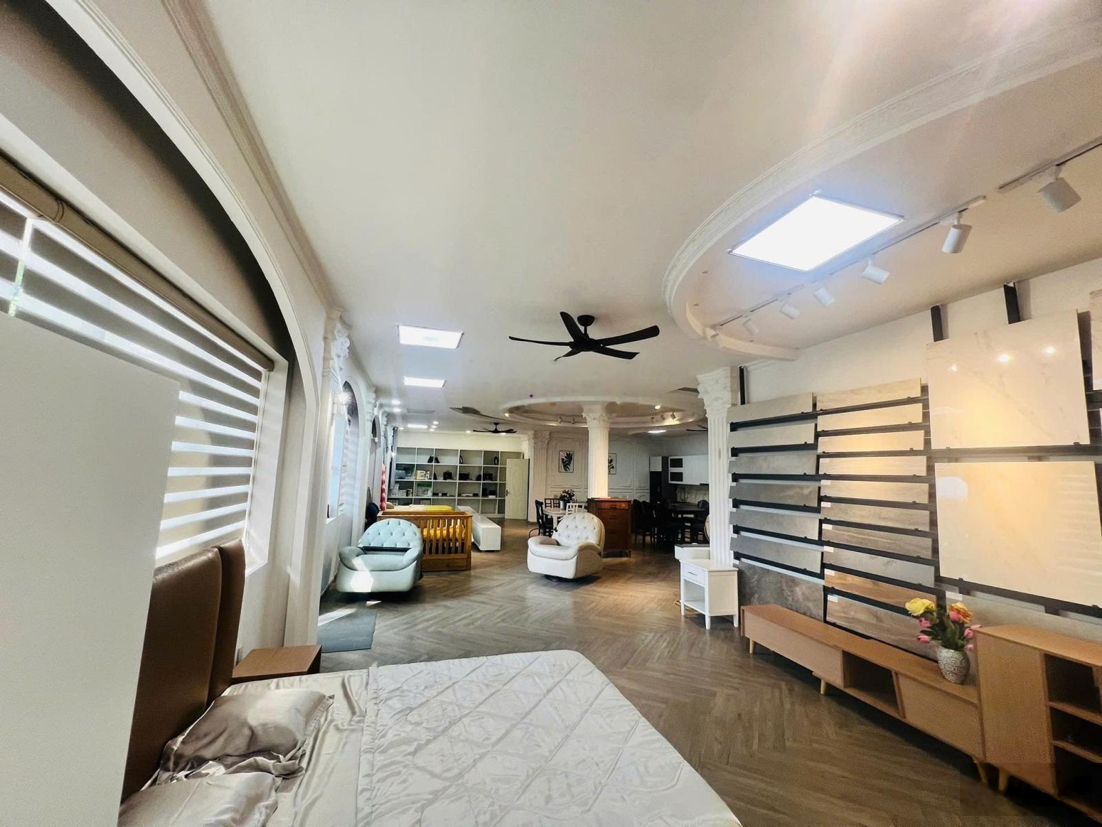 Bán nhà mặt tiền phú nhuận 9x29m, 4 tầng hđt 100 triệu/tháng giá bán 69 tỷ thương lượng