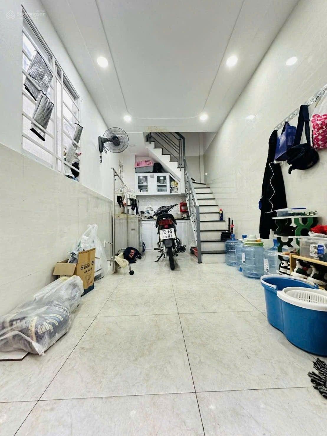 Bán nhà Trần Văn Quang P10 Tân Bình, 3 tầng, 2PN 2WC, hẻm thông, giá 2.68 tỷ