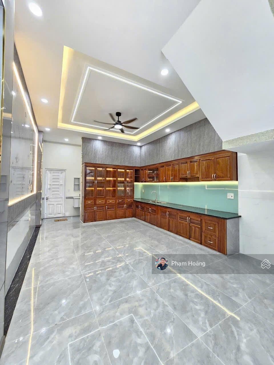 NHÀ PHỐ 3 TẦNG VỪA HOÀN THIỆN GẦN VINCOM 550 P DĨ AN Giá Bán: 5.95 Tỷ TL Hỗ trợ ngân hàng cho khách