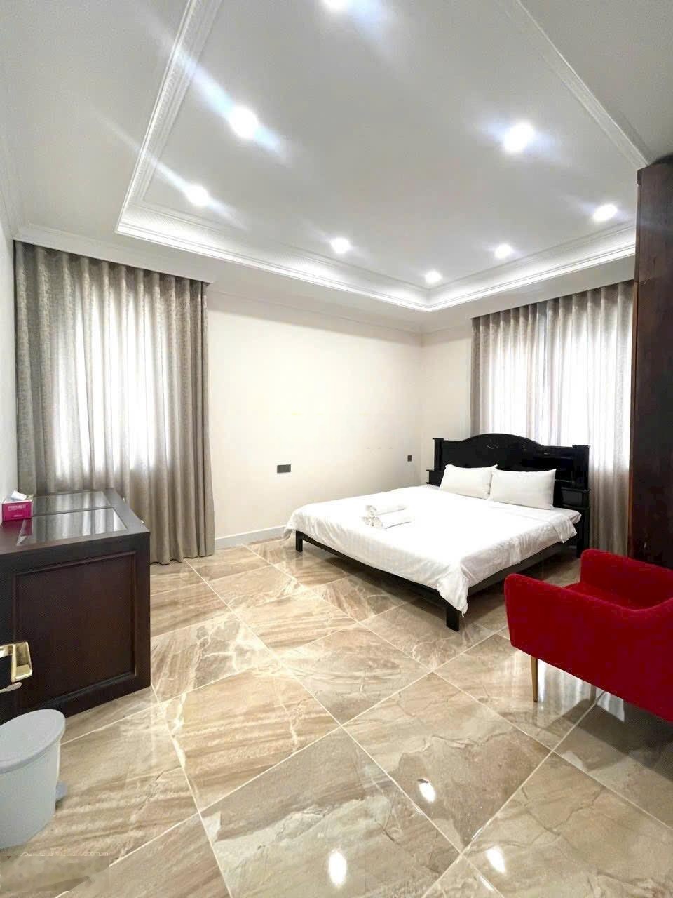 Nhà 2 tầng ngang 4,8m dài 18m giá 12 tỷ