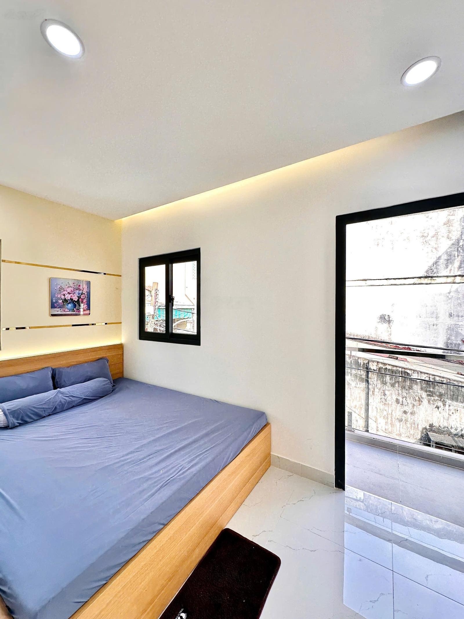 Phan văn trị - 30m2 - 3 tầng - hẻm xe hơi 5m - sổ vuông - 6,9 tỉ