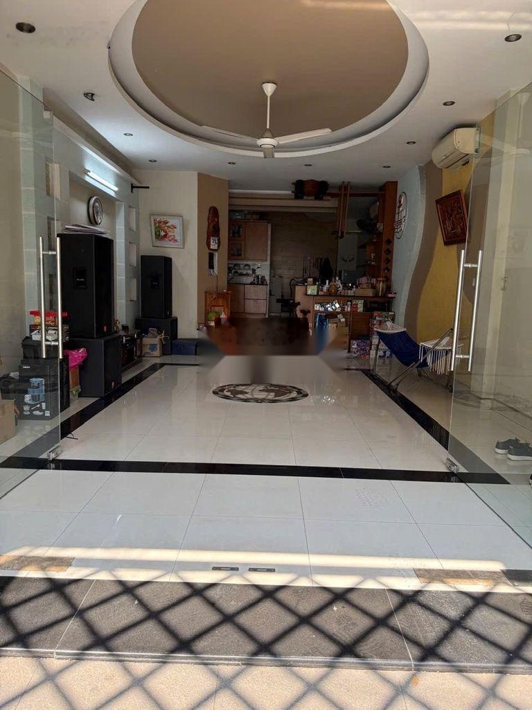 Cho Thuê Nhà 6X18 3 lầu đường Tô Hiến Thành, Phường 13, Quận 10