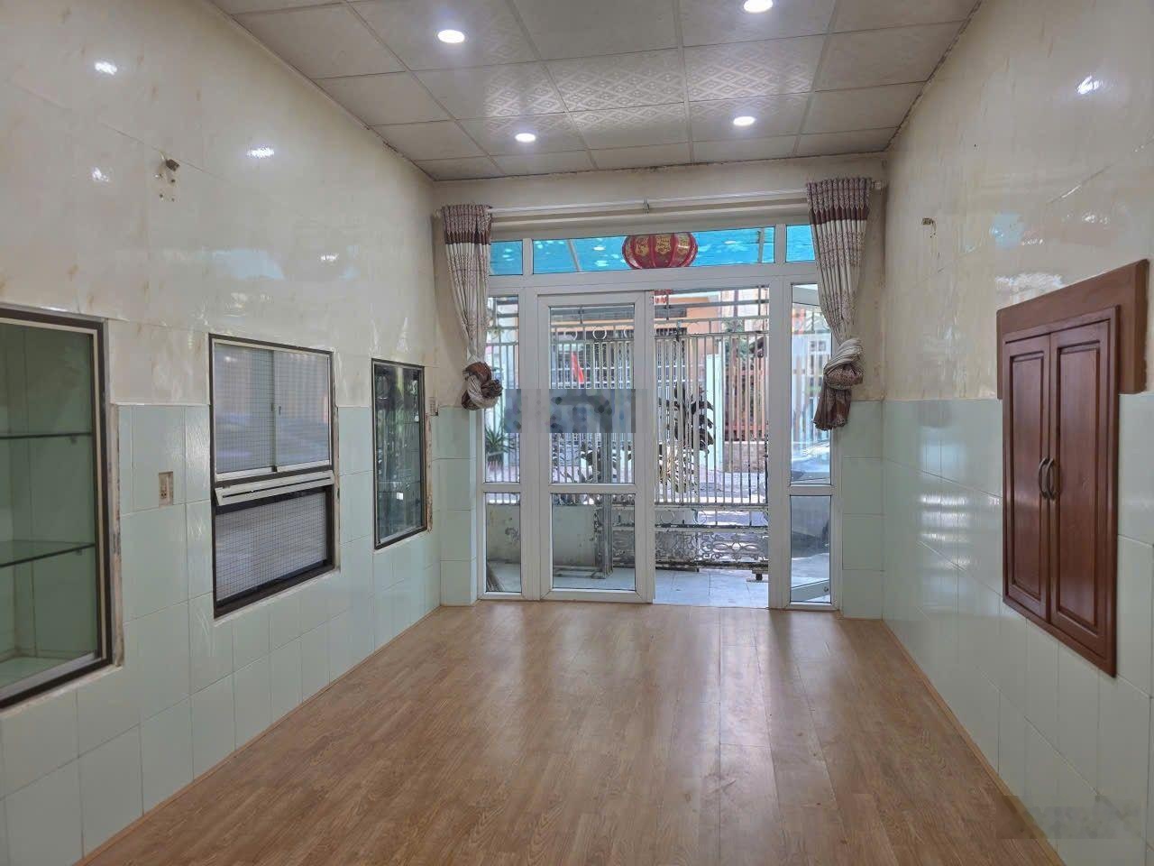 Bán nhà mặt tiền đường âu cơ - khu bàn cờ nha trang- 7,99 tỷ