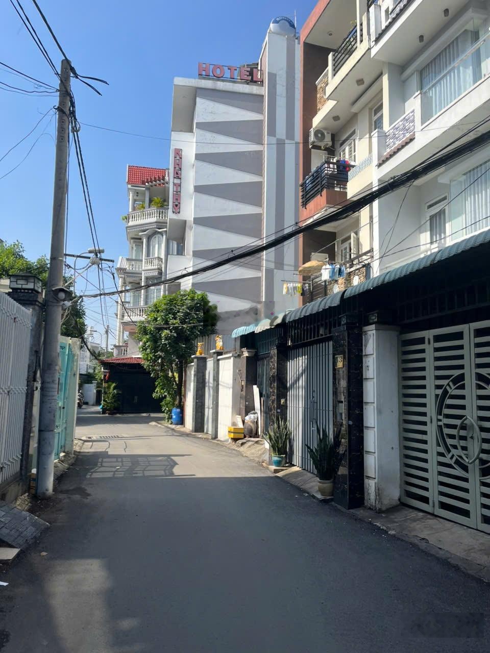 Bán nhà 100,7m2 , mặt đường ô tô thông thoáng , p Bình Trưng Tây