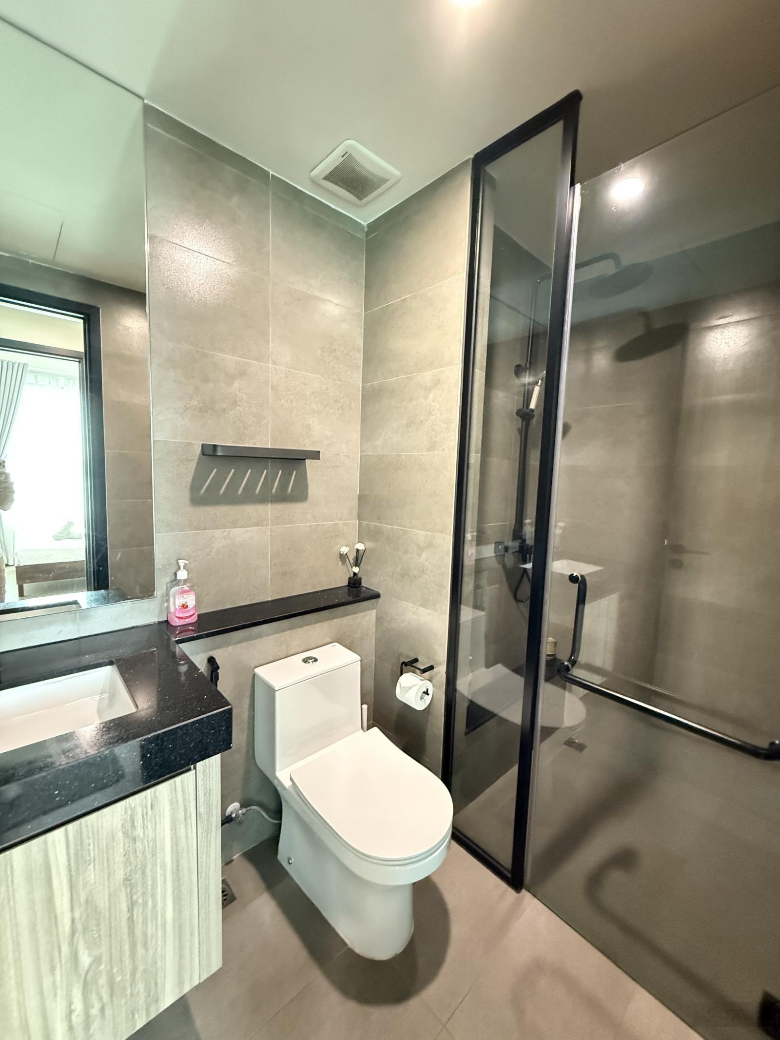 Thuê căn hộ q4 2pn 2wc 75m2 ban công lầu cao view thoáng bến vân đồn - sát q1 q5 lh 0775924600