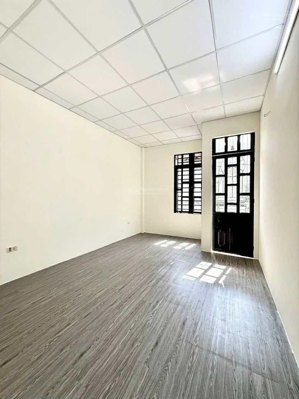 Nhà SHR dt 3,5x11m đúc 1 trệt 1 lầu 2pn 2wc hẻm thông đường Song Hành Trung Mỹ Tây Q12, 3,5tỷ TL .