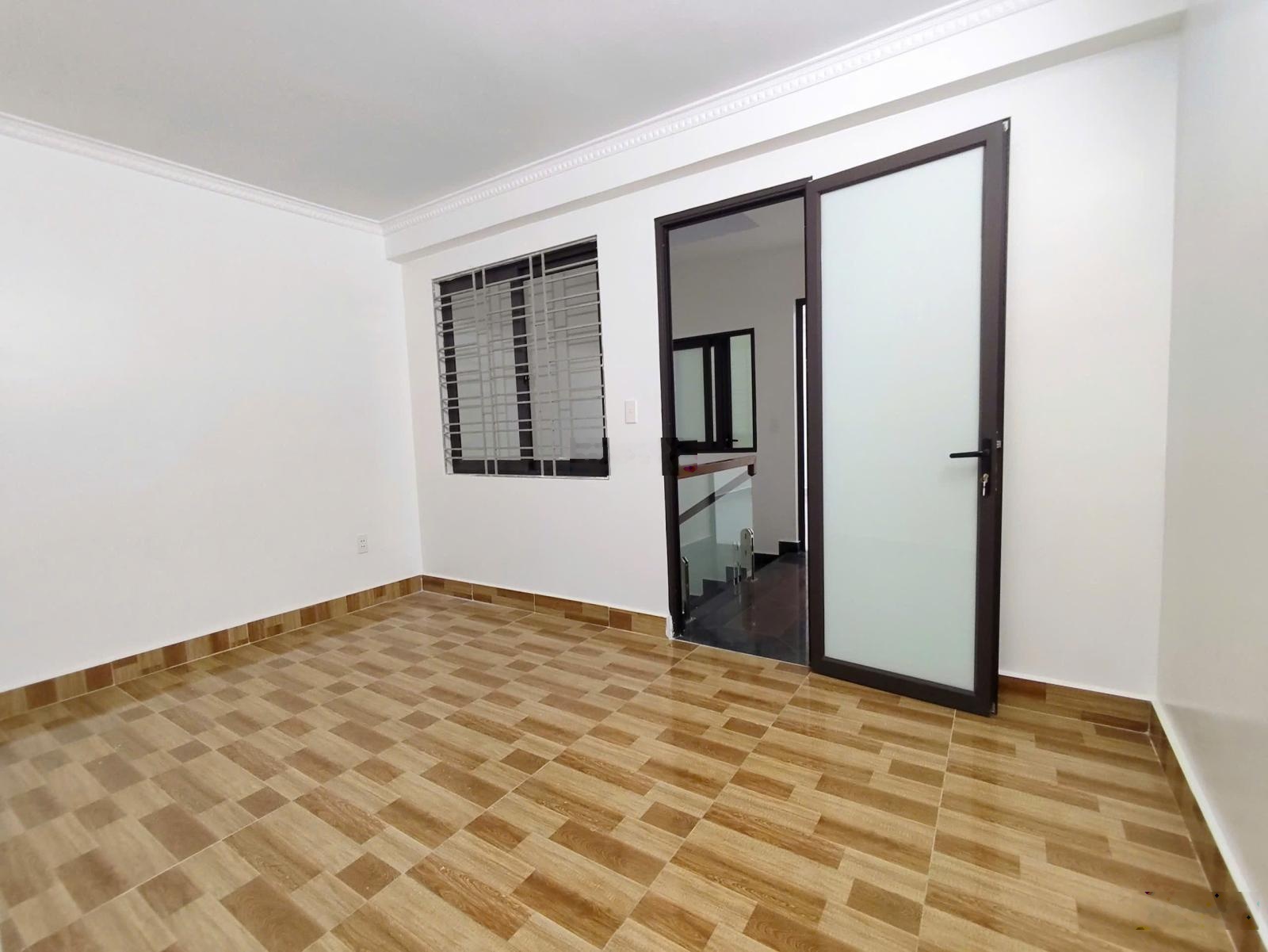 Bán nhà độc lập tại Chợ Đôn - Kinh doanh tốt - xe ôtô đỗ trước cửa nhà