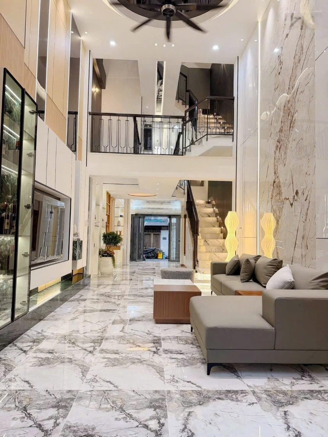 Hạ giá nhà phố 4m x 20m 4.5 tầng Full nội thất, hẻm nhựa 8m thông cách đường Thạnh Xuân 22 chỉ 15m