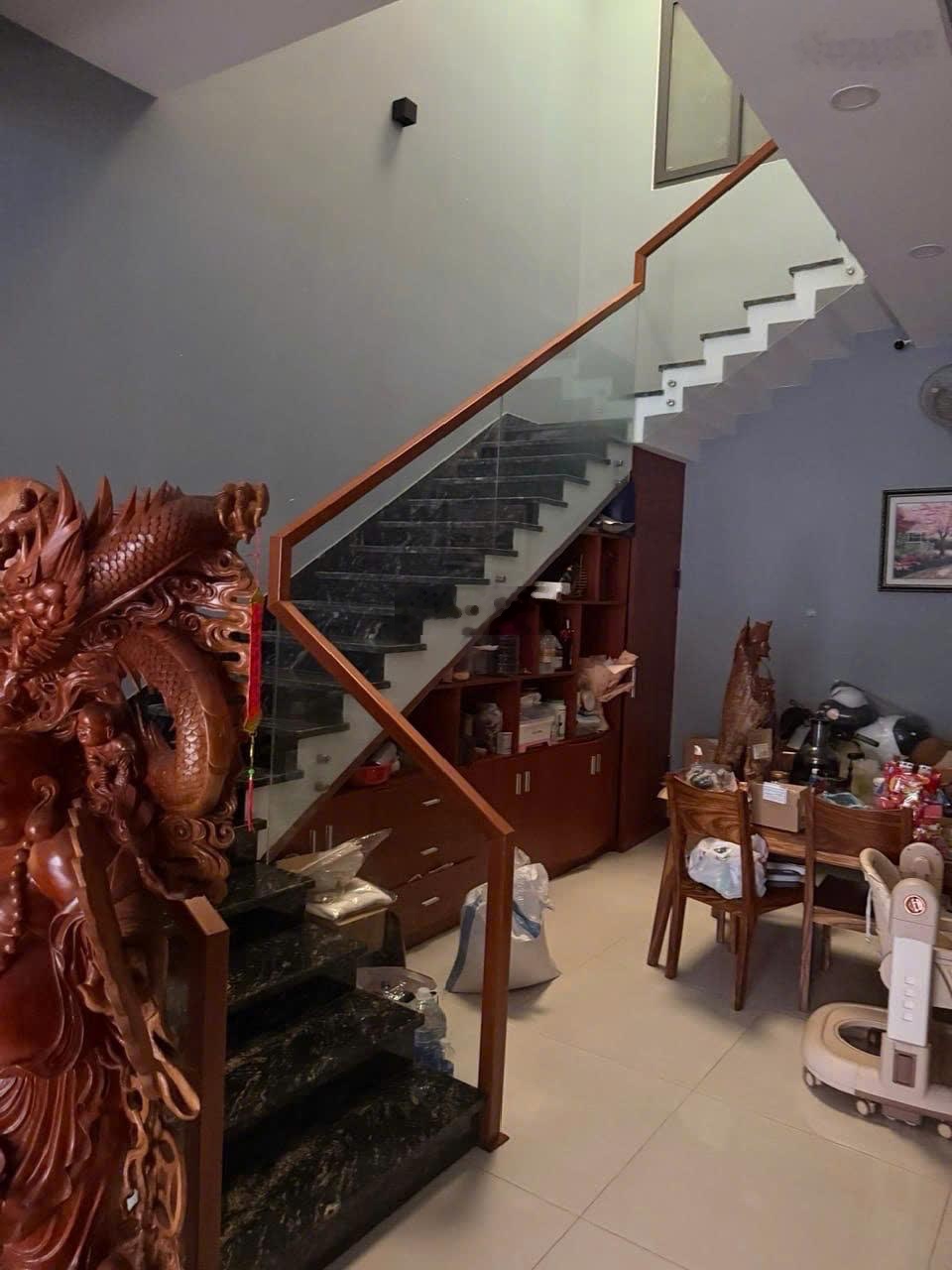 Bán nhà 2 tầng mặt tiền Tân Lưu 150m2 chỉ 10,x tỷ cách biển 2 bước chân, LH 0906657980