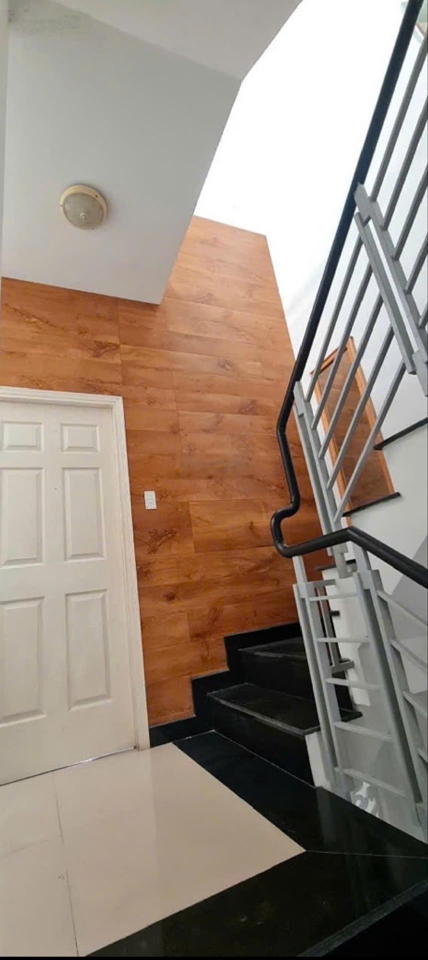 Giảm mạnh còn 7,8 tỉ - 71m2 (4,6 x 17) - nhà 3 tầng - cách mặt tiền tân mỹ 100m