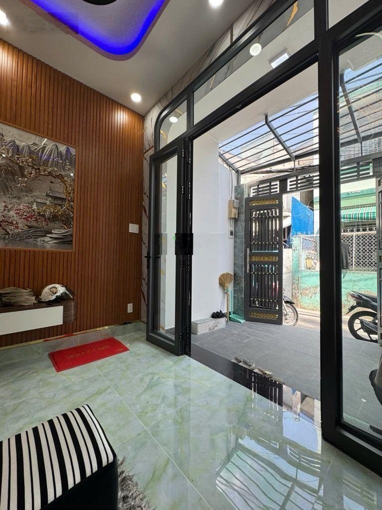 Bán gấp nhà đẹp Quận 8, phong cách chất, 2 tầng, 49m2 tại Bình Đông, gần chợ Xóm Củi, giá 5,1 tỷ