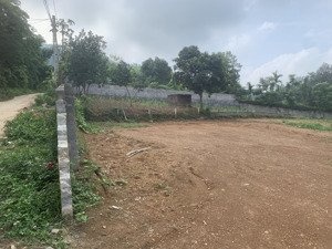 Cho thuê 4000m2 đất, nhà kho tại Lương sơn Hoà Bình, ngay sát Hà nội. Giá siêu hợp lý 40tr/tháng,