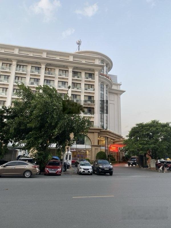 Mặt phố thụy khuê - hồ tây lộng gió - 2 mặt thoáng - kinh doanh đỉnh - sổ vuông nở hậu.