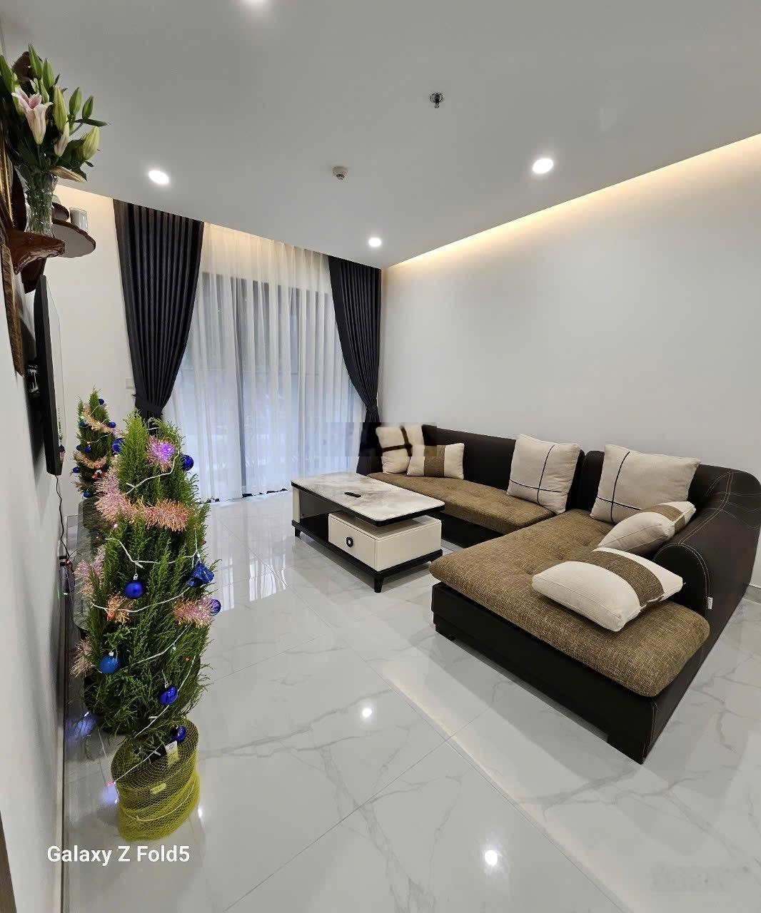 Cho thuê sky villa - gara xe trong nhà, layout hiếm, 2PN, DT 167m2. Chỉ 23tr/tháng