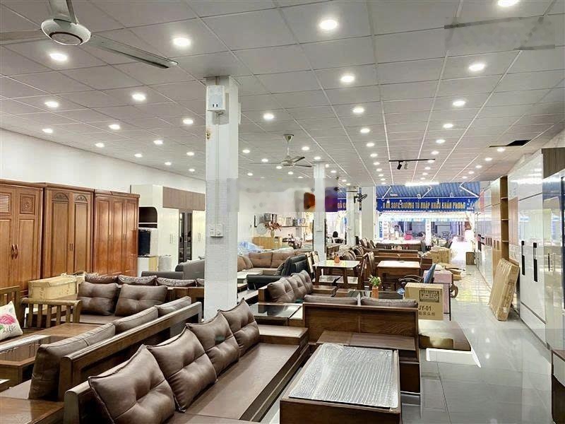 Cho thuê nhà mặt đường Bạch Đằng, Núi Đèo, mặt tiền 12.5m siêu đẹp, DT 310m2, nhà thông sàn đẹp