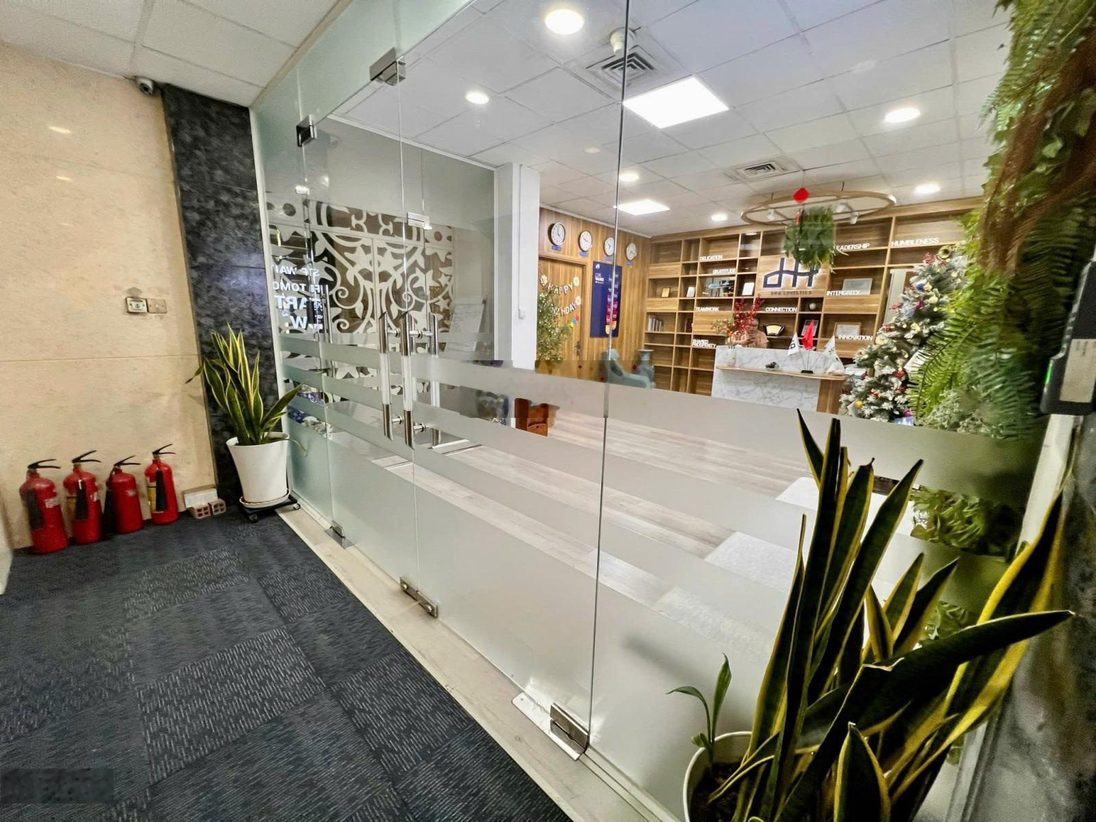 Cho thuê mặt bằng trệt và văn phòng từ 35m2 đến 220m2 ở 163 Nguyễn Văn Trỗi Phú Nhuận giá 16$/m2