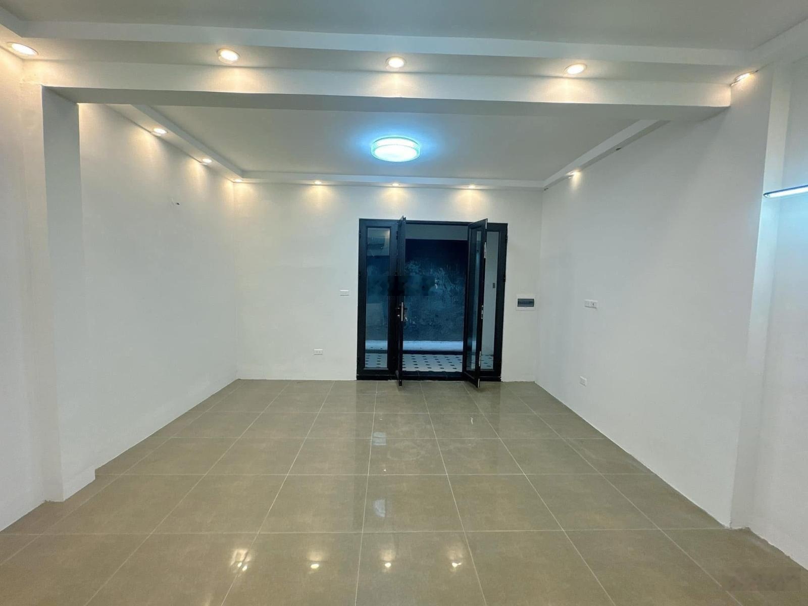 Chính chủ bán nhà Đê La Thành - Quận Ba Đình - nhà đẹp ngõ thông giá cực hiếm 72m2 MT 5m nhỉnh 7tỷ