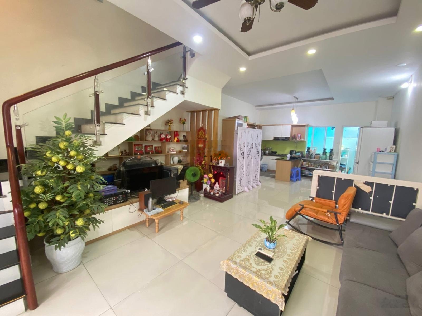 Cho thuê nhà Mega Ruby Khang Điền 15 tr/th, LH Sam