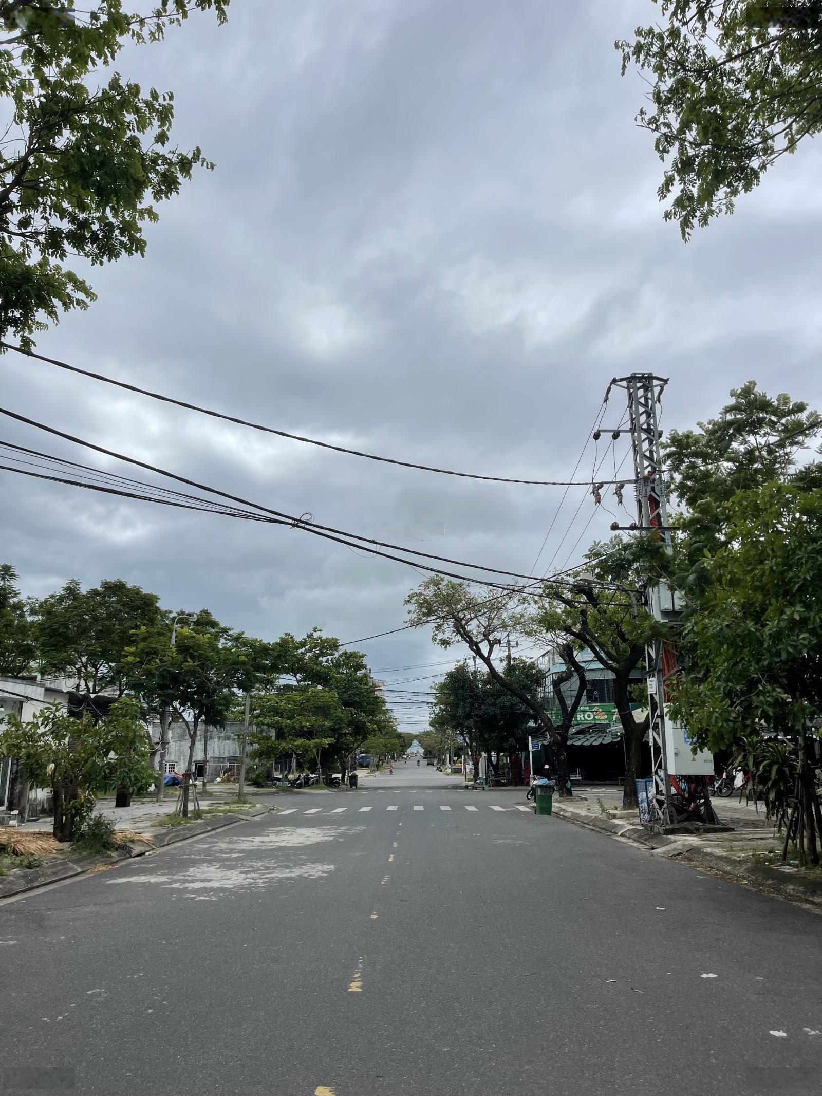 Cần bán lô đất mặt tiền đường 7m5 Hà Tông Huân, diện tích 90m2 + 180m2 vị trí đẹp