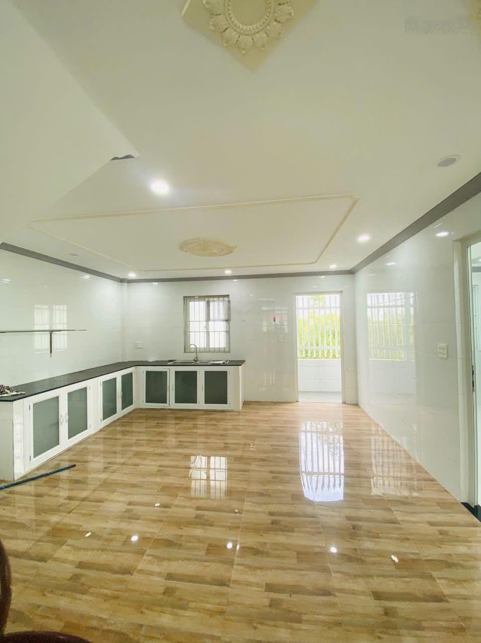 Cho thuê nhà biệt thự mini KDC Hồng Loan, 180m2, cổng rào, 3 phòng ngủ, 3WC, lộ tải 10 tấn, lộ 16m