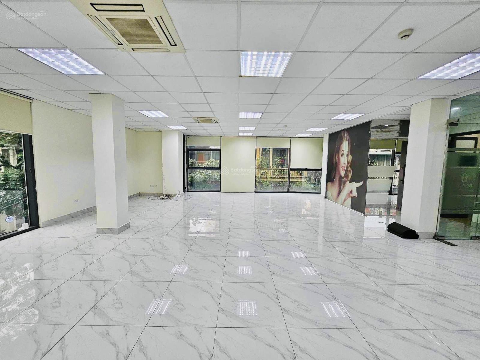 Sàn văn phòng đẹp keng phố Hoàng Cầu - Đống Đa 120m2 giá chỉ 17tr free dịch vụ, để xe