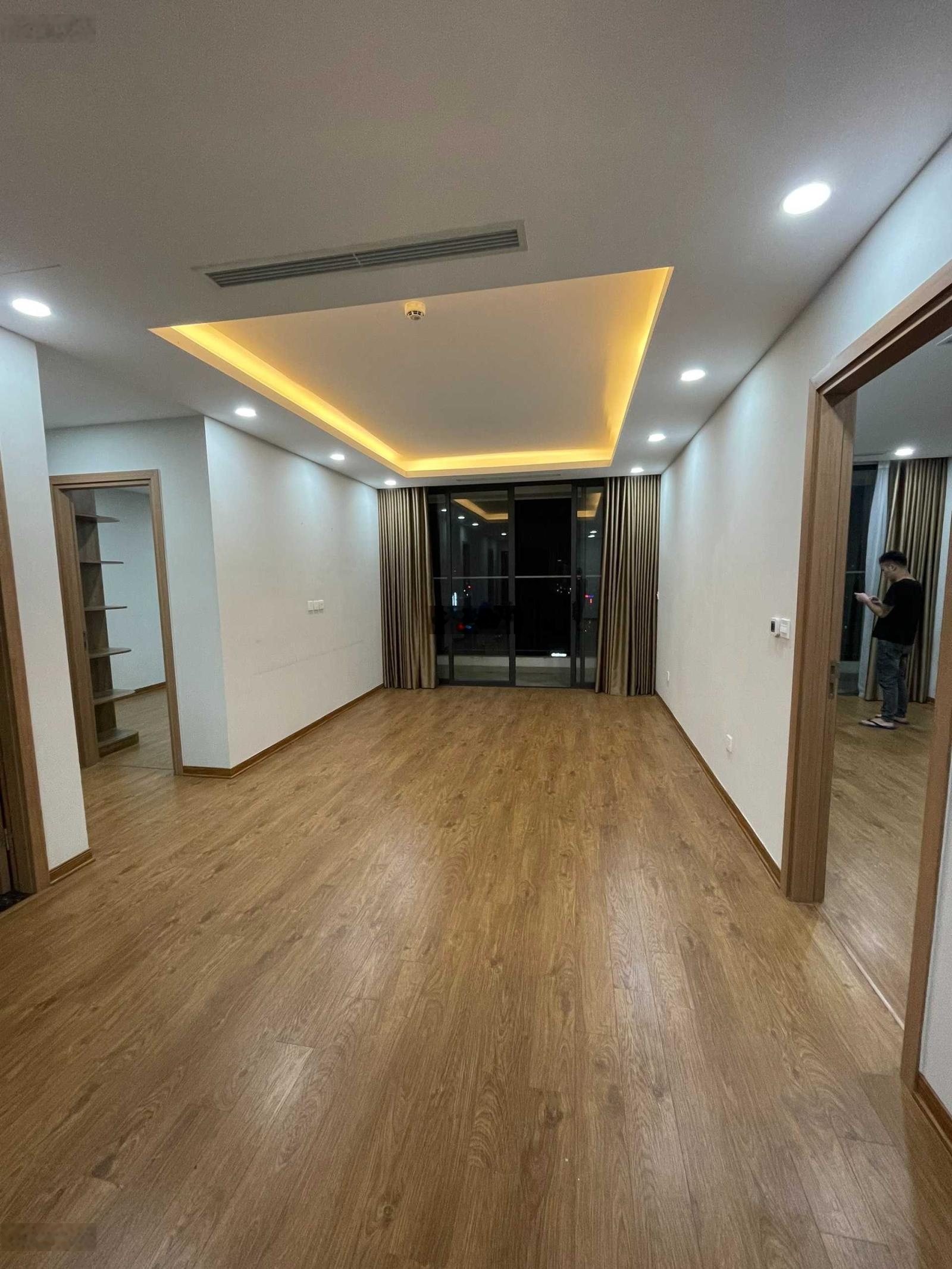 Hiếm: Cho thuê căn hộ 135m2, 4PN, 3WC đồ CB tại The Park Home, giá 25tr/th. Liên hệ: 0899511866
