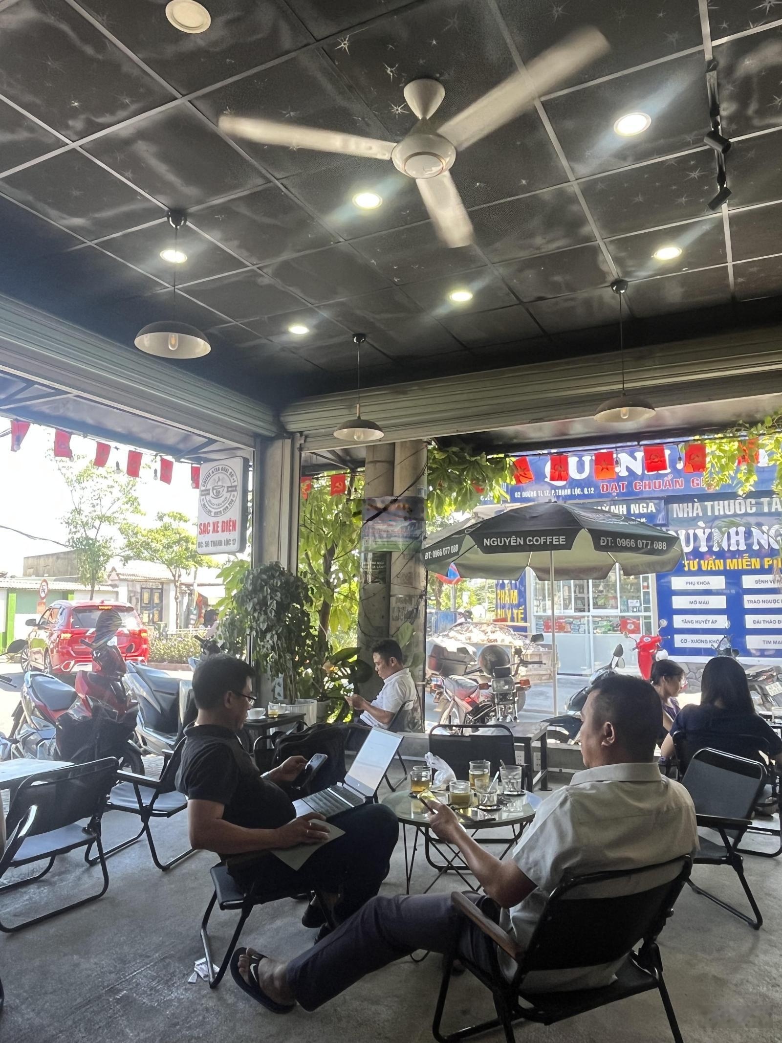 Nhà 2 mặt tiền đường 9m nhựa thông đang kinh doanh thuốc tây. Cần bán