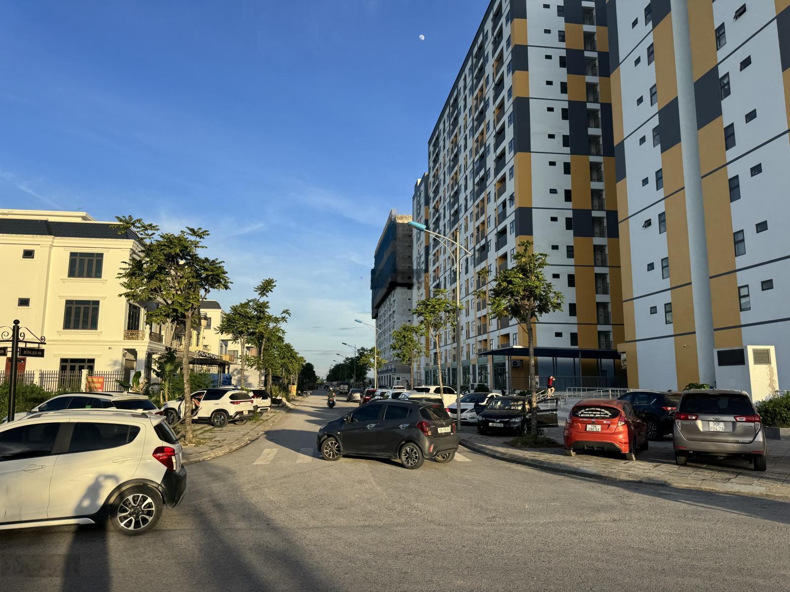 Bán lô biệt thự 180m2 gần 10 toà chung cư,dân đã về ở dịch vụ đang lên