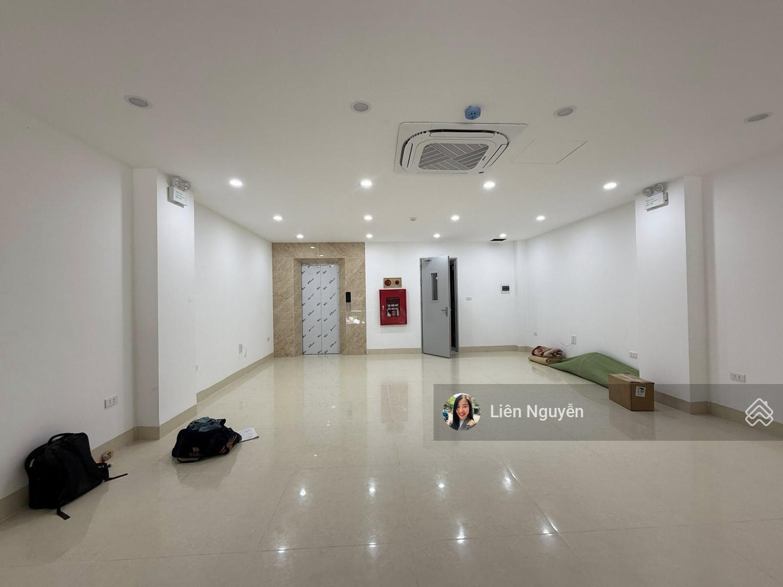 Bán tòa văn phòng mặt phố Bạch Mai, 210m2, 8 tầng 1 hầm thang máy, mặt tiền 8.5m, 190 tỷ