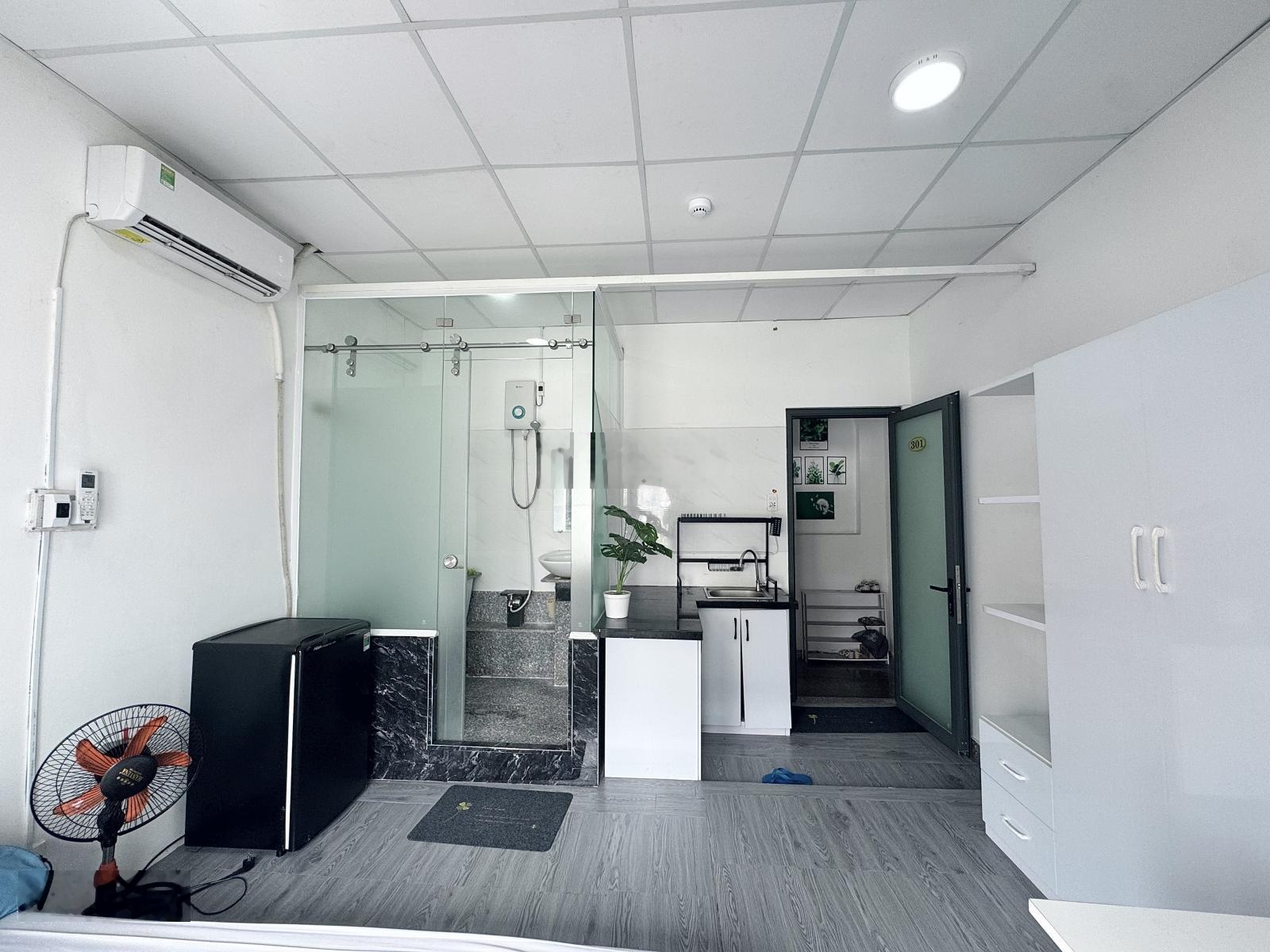 Chính chủ cho thuê studio full nội thất cửa sổ trời siêu thoáng ngay Cầu Thị Nghè qua Quận 1 5p