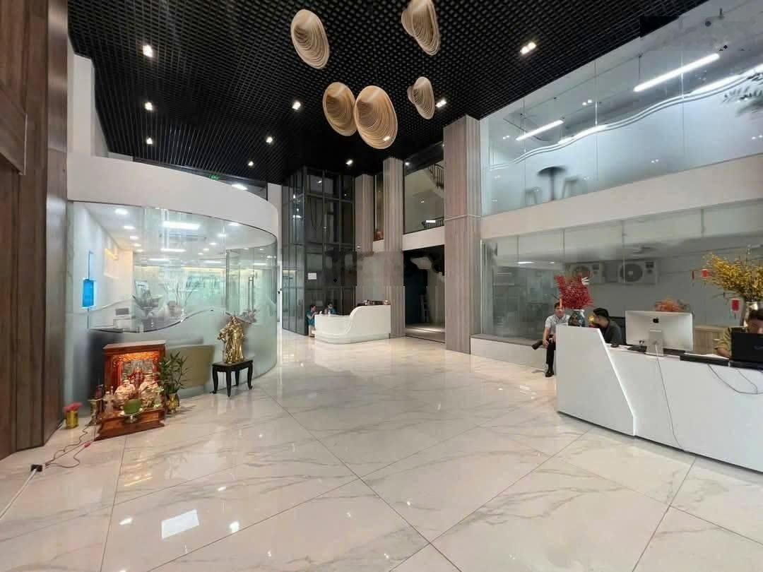 Cho thuê toà Nhà 33 - 35 Phó Đức Chính Q1