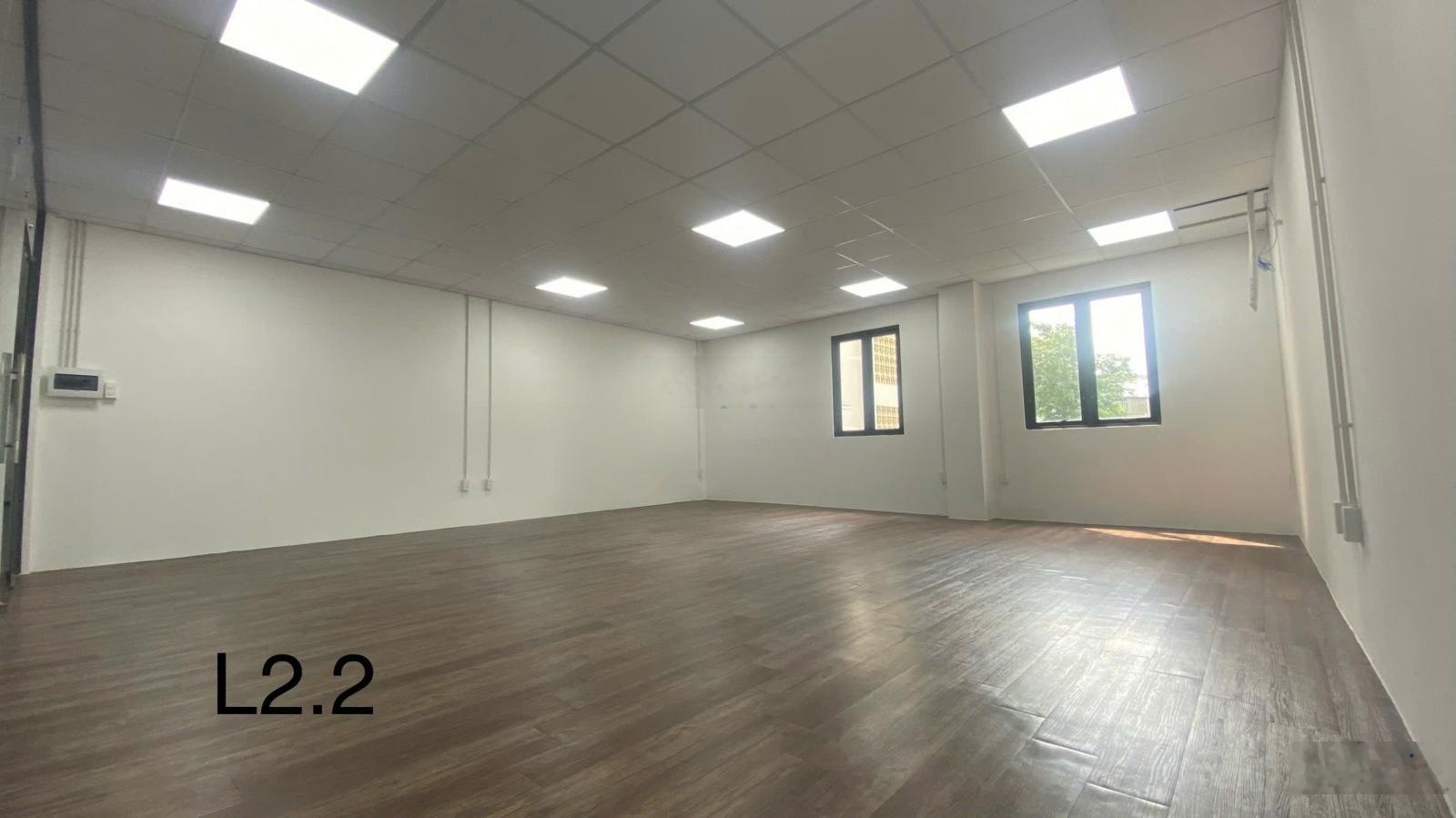 Văn phòng MT đường Phổ Quang, DT 150m2, ngăn sẵn 3 phòng