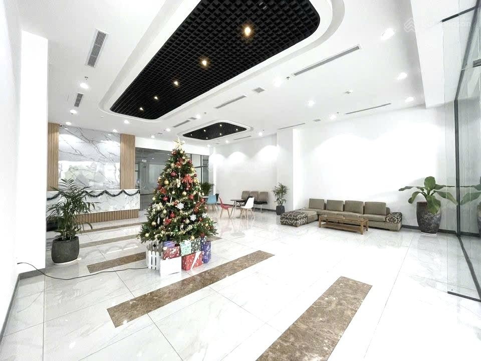 Cho thuê nhà! Đường Phan Xích Long Quận Phú Nhuận! H T 5L TM (1200m2)