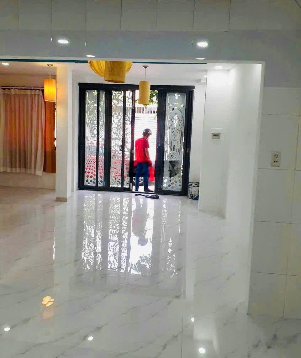 Nhà 2 tầng new, sát trạm đăng kiểm * Đường ô tô rộng 10m thuê 5,5tr/ tháng giá : 4,850 tỷ