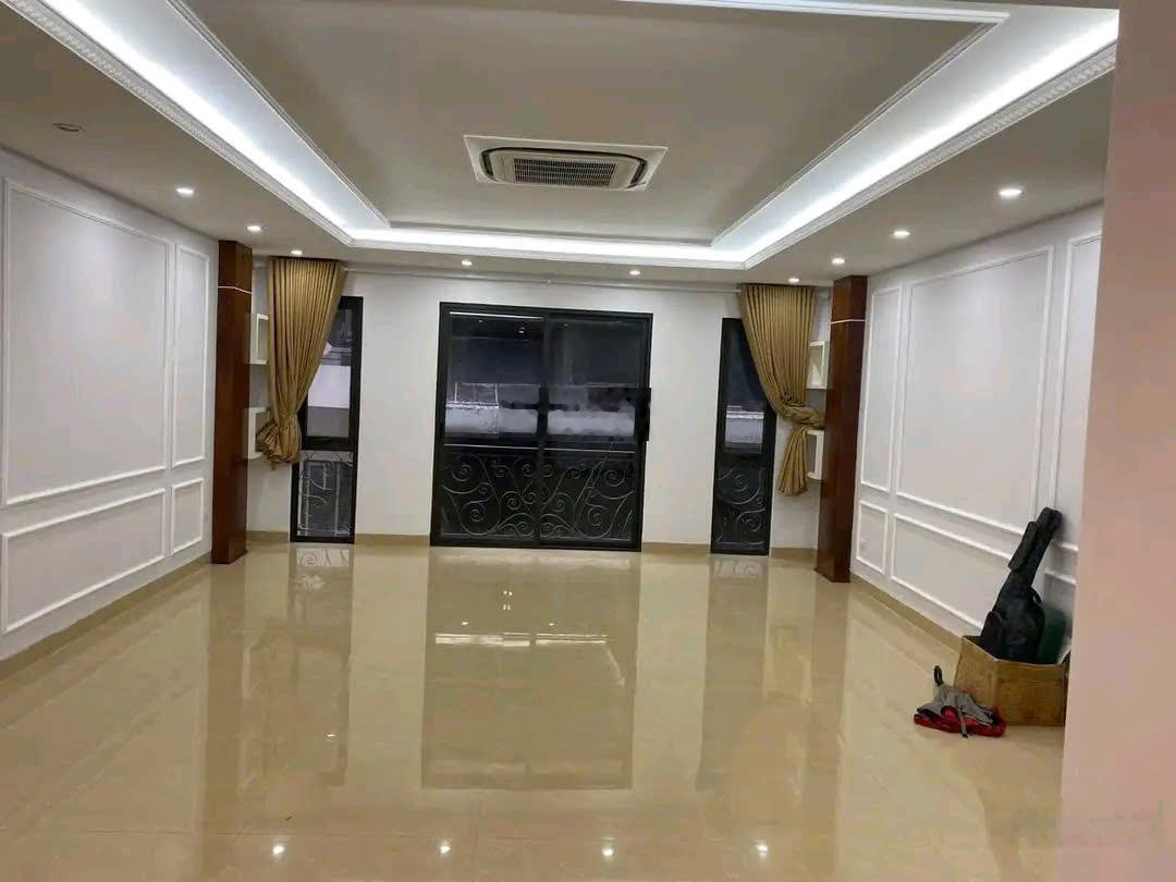 Cực hiếm! Bán nhà Nguyên Hồng - 59m2 7 tầng MT 5.5m thang máy - Kinh doanh sầm uất - vị trí đắc địa