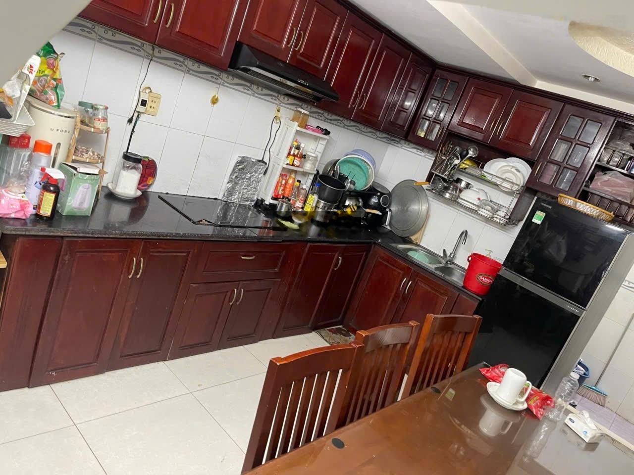 Nhà 3 tầng mới, sạch sẽ, 4mx17m, 3PN (có máy lạnh), 3WC, full nội thất, đường ôtô 12m C/X Phú Lâm B