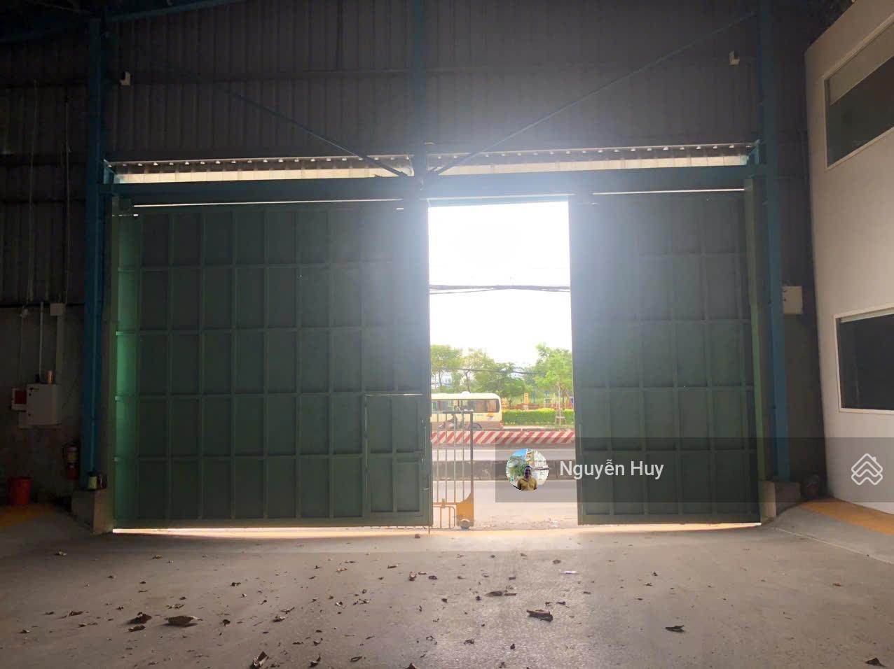 Cho thuê kho, nhà xưởng dt 21 x 55m2 tại mặt tiền Quốc lộ 1A, Bình Tân, giá chỉ 130 triệu/tháng