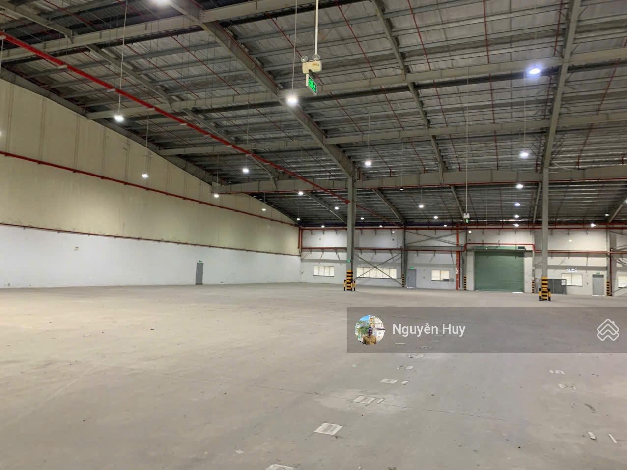 Cho thuê kho, nhà xưởng 2000m2 tại Thủ Thừa, Long An, giá 65 triệu còn thương lượng. LH 0909913789