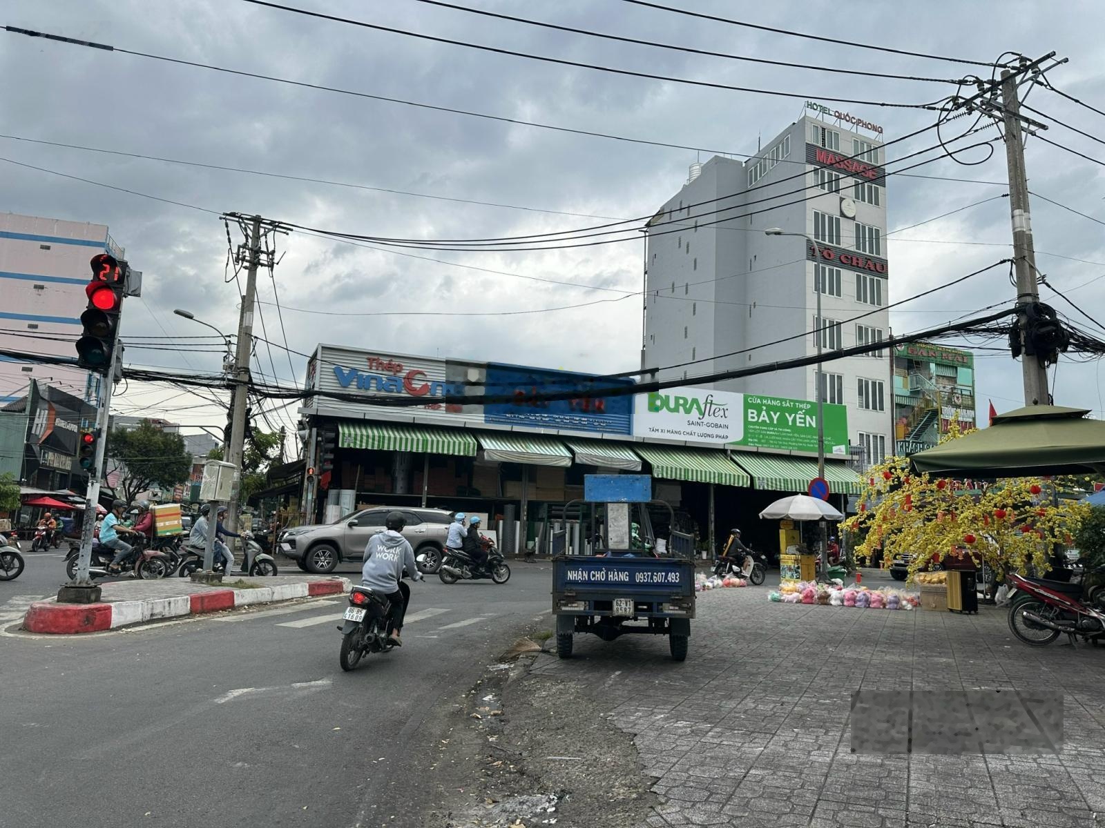 Cho thuê 700m2 góc 2 mặt tiền ngã tư Tân Quý - Tân Kì Tân Quý