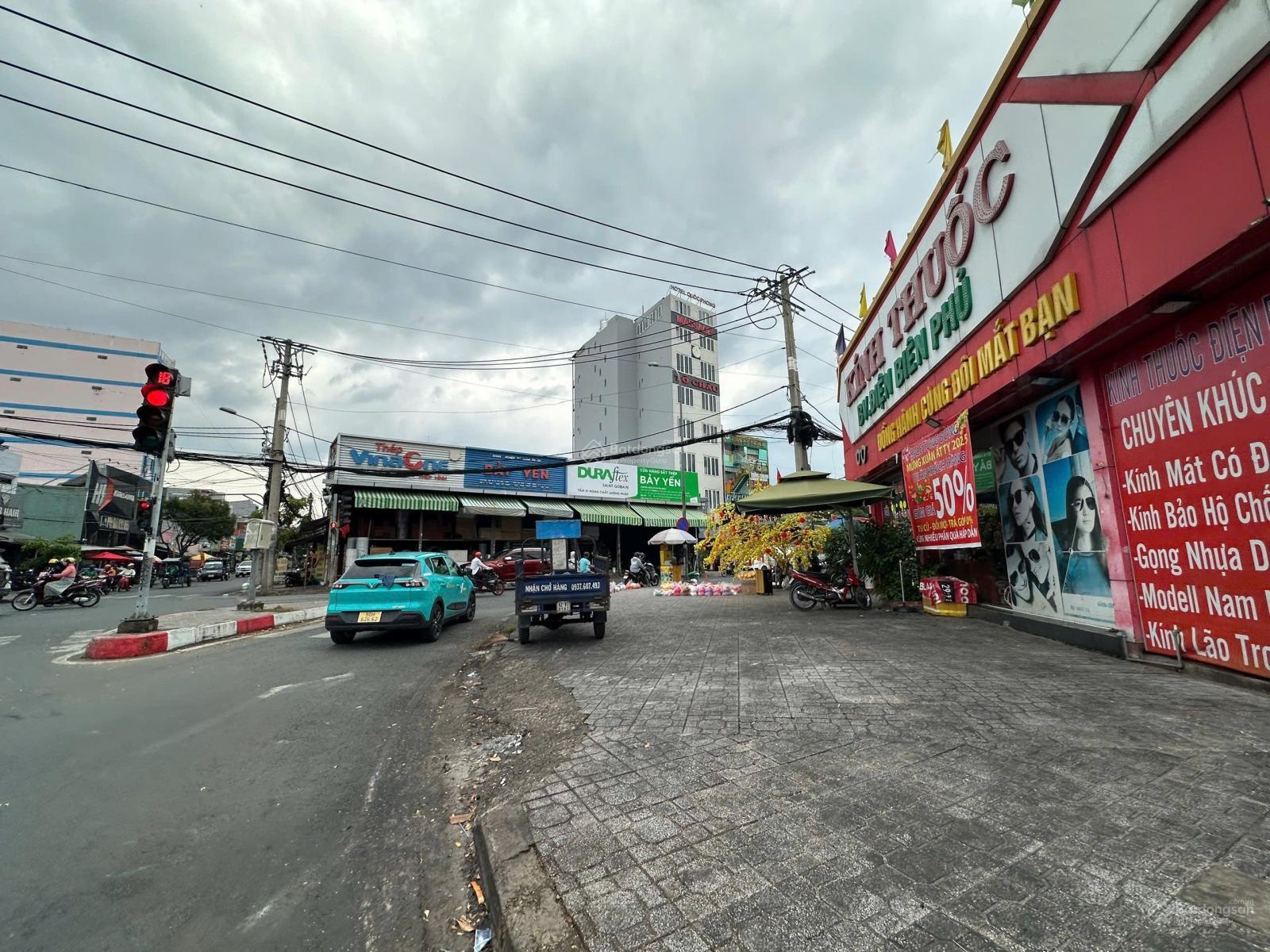 Cho thuê 12m mặt tiền Nguyễn Duy Trinh, 210m2 (góc 2 mặt tiền hẻm)