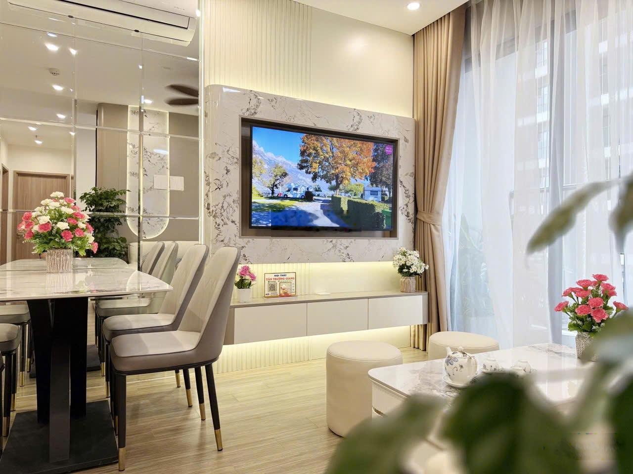 Mình cho thuê căn hộ 2 ngủ cạnh nhà để xe ô tô, nội thất mới 100%, chủ nhà dễ tính, LH: 0365811049