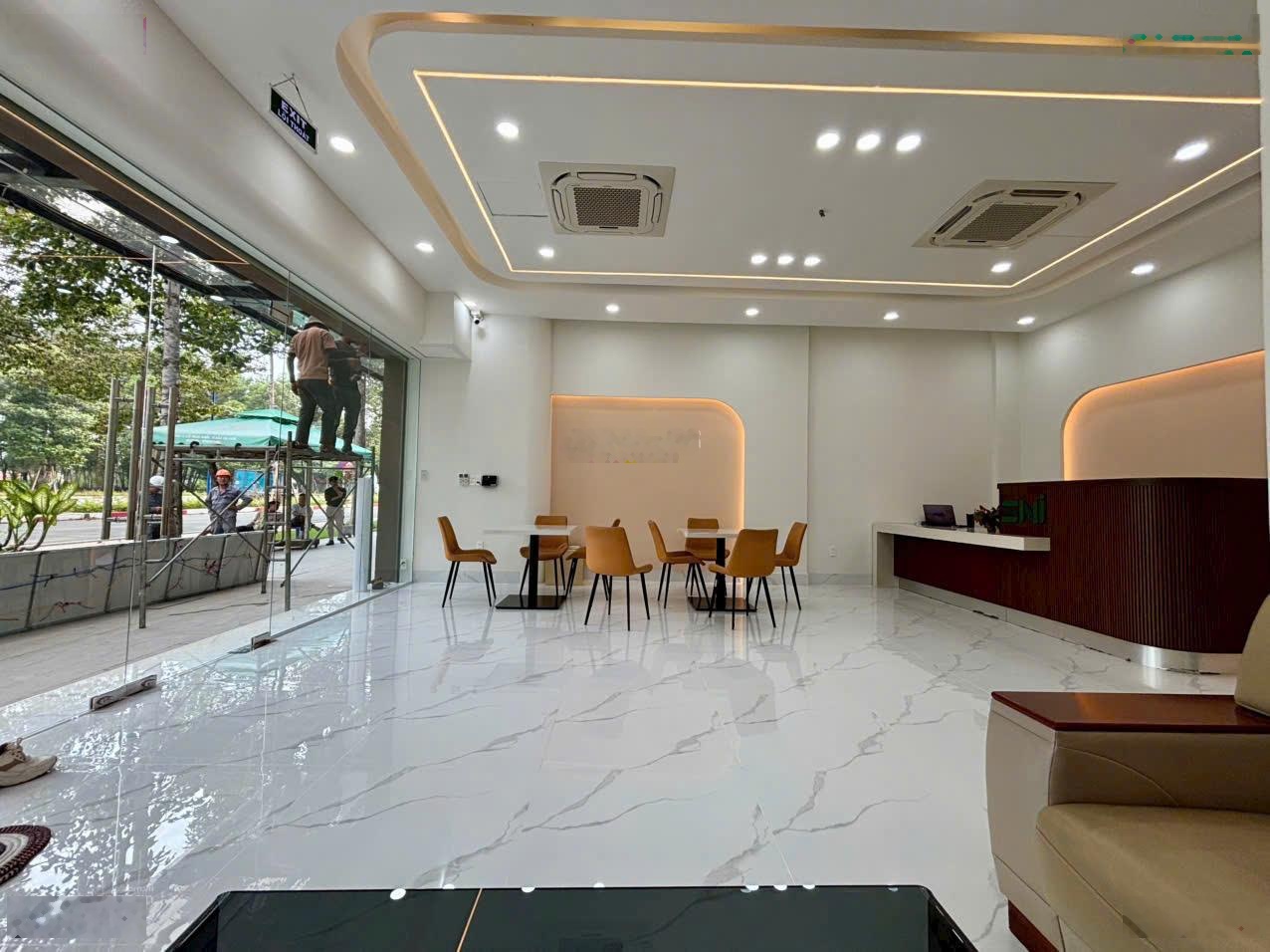 Bán nhà phố thương mại mặt tiền đường Vành Đai 4 - Bến Cát đối diện đại học Việt Đức