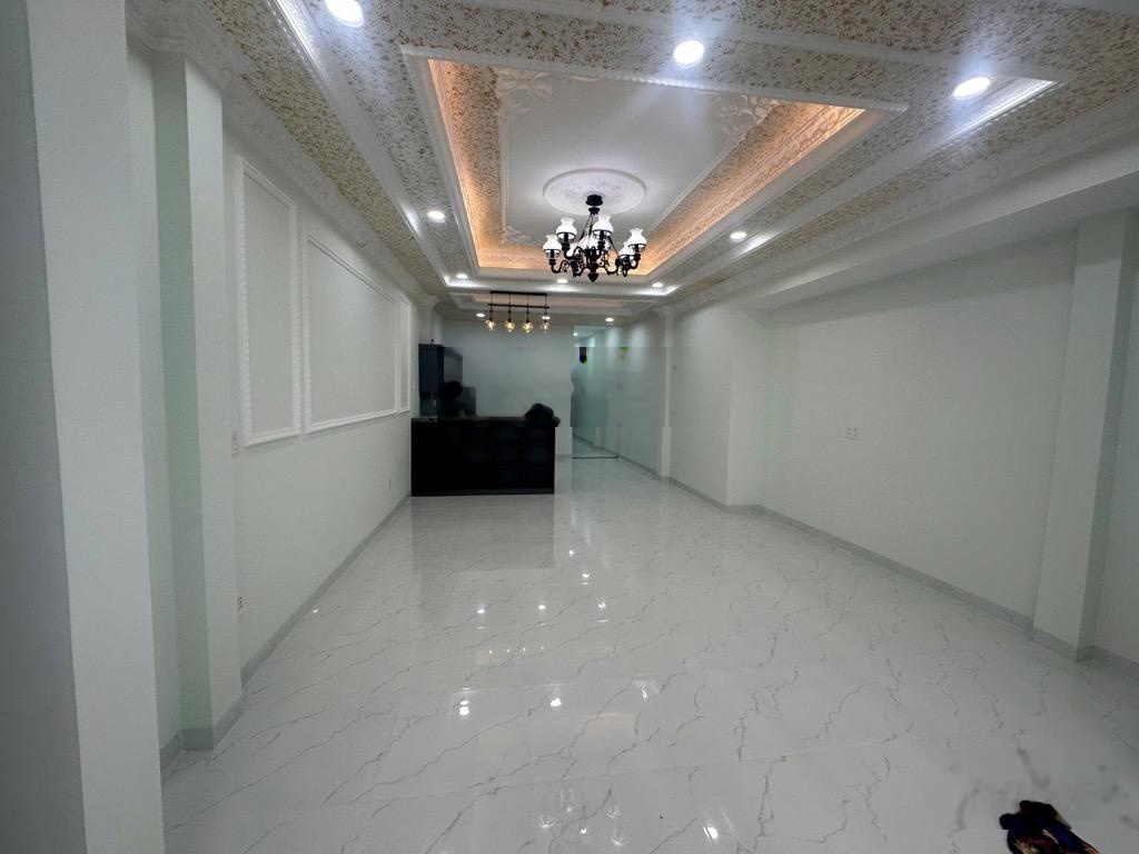 Bán nhà Quốc lộ 13, Hai mặt tiền, Nở hậu tài lộc, 145m, 30 tỷ