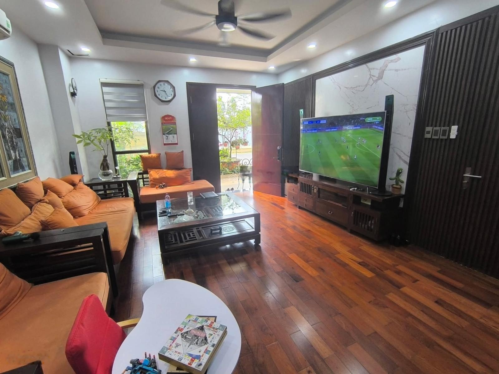 Bán nhà ngã 3 Văn Cao Đội Cấn 60M 5 TẦNG- Nhà 2 mặt ngõ, Sân rộng để 10 xe máy - 10m ra ô tô tránh