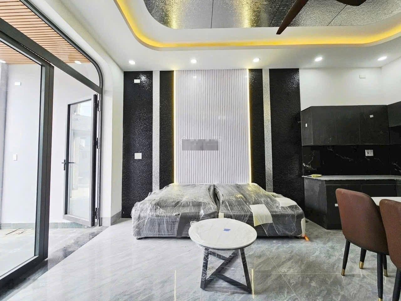 Bán nhà lầu mới 2.6 tỷ phường Tân Vạn gần cầu Bửu Hoà. Đường ô tô có sân xe 7 chỗ