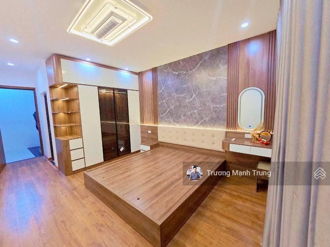 Giá sốc! Tây Sơn, mặt ngõ KD, thông, oto đỗ 10m, nhà đẹp