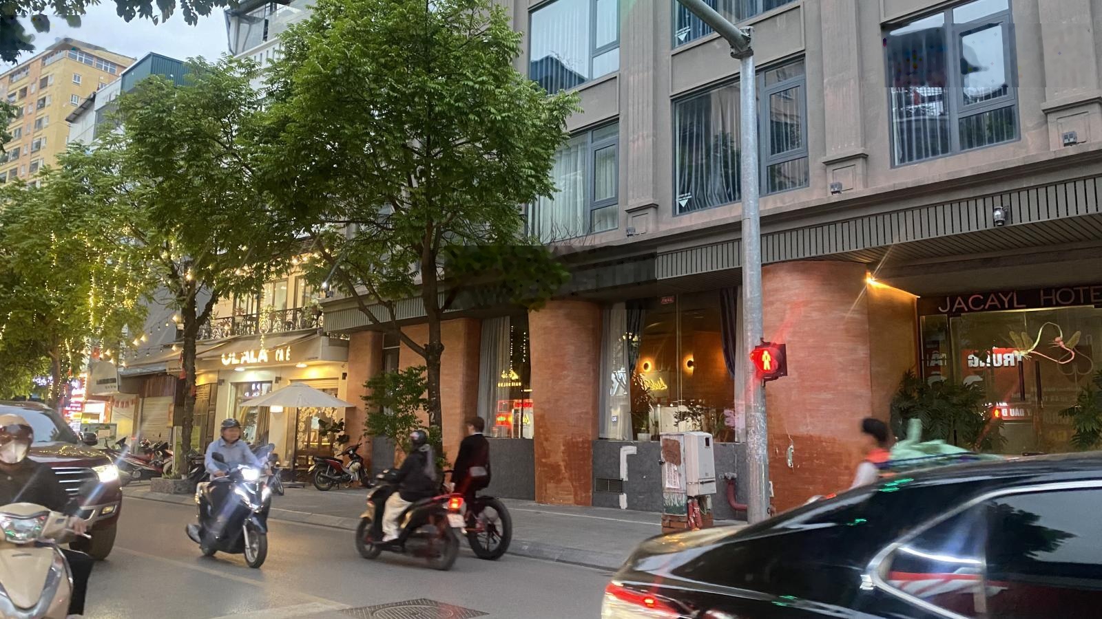 Bán Nhà mặt phố kv Khúc Thừa Dụ, 60 tỷ, DT 95m2, 8 tầng, mặt tiền 7m.