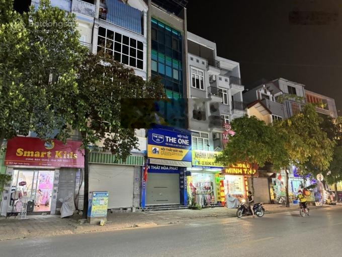 Cần bán gấp nhà mặt phố Ngô Xuân Quảng diện tích 80m2/ MT 5,1m xây 3,5 tầng kinh doanh siêu đỉnh